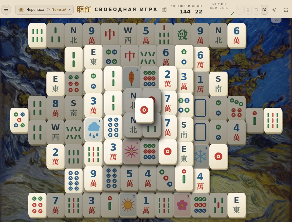 Полная раскладка «Черепаха» в Mahjong Tide с костяшками ботанического набора поверх японского пейзажа.